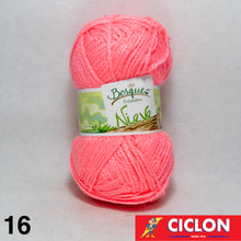 Cargar imagen en el visor de la galería, Estambre Del Bosque Nieve