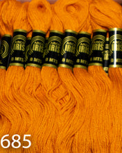 Cargar imagen en el visor de la galería, Hilo Vela Para Bordar Arco IRIS 1 Madeja con 8m