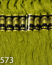 Cargar imagen en el visor de la galería, Hilo Vela Para Bordar Arco IRIS 1 Madeja con 8m