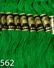 Cargar imagen en el visor de la galería, Hilo Vela Para Bordar Arco IRIS 1 Madeja con 8m