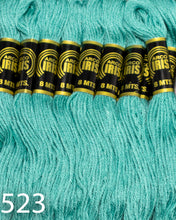 Cargar imagen en el visor de la galería, Hilo Vela Para Bordar Arco IRIS 1 Madeja con 8m