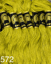 Cargar imagen en el visor de la galería, Hilo Vela Para Bordar Arco IRIS 1 Madeja con 8m