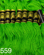 Cargar imagen en el visor de la galería, Hilo Vela Para Bordar Arco IRIS 1 Madeja con 8m