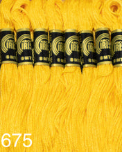 Cargar imagen en el visor de la galería, Hilo Vela Para Bordar Arco IRIS 1 Madeja con 8m