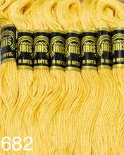 Cargar imagen en el visor de la galería, Hilo Vela Para Bordar Arco IRIS 1 Madeja con 8m