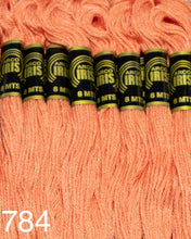 Cargar imagen en el visor de la galería, Hilo Vela Para Bordar Arco IRIS 1 Madeja con 8m