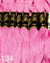 Cargar imagen en el visor de la galería, Hilo Vela Para Bordar Arco IRIS 1 Madeja con 8m